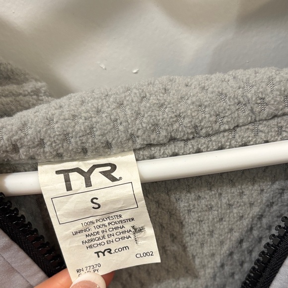 TYR Black and Gray Swim Parka - Picture 3 of 3